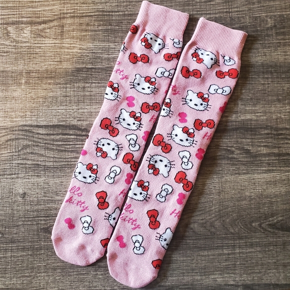 🍒🍒 Hello Kitty Crew Socks - Picture 3 of 5